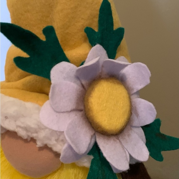 Scandinavian Daisy Gnome Doll - Handmade - Picture 7 of 13